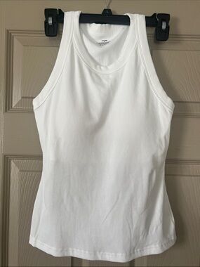 CHICME Brand Women's White Ribbed Scoop Tank built in bra. Size medium